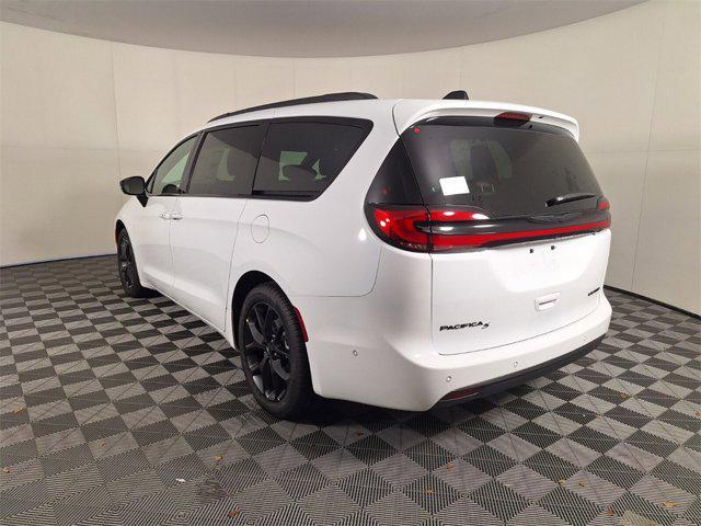 new 2024 Chrysler Pacifica car, priced at $46,874