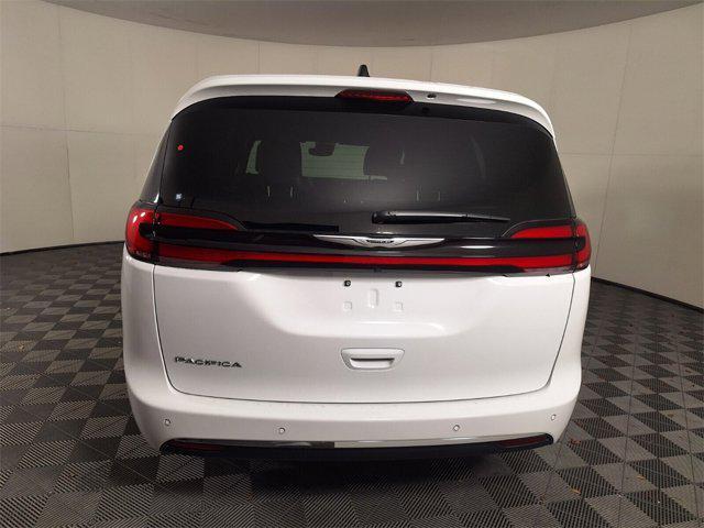 new 2025 Chrysler Pacifica car, priced at $42,425