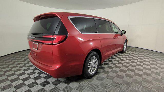 new 2025 Chrysler Pacifica car, priced at $39,348