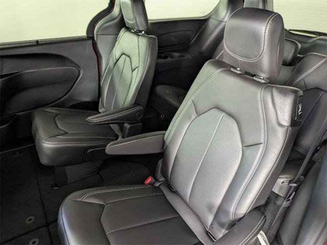 new 2025 Chrysler Pacifica car, priced at $39,348