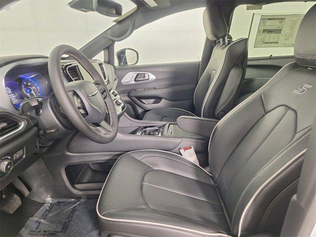 new 2025 Chrysler Pacifica car, priced at $47,859