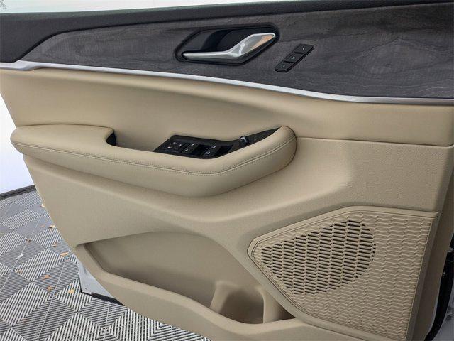 new 2025 Jeep Grand Cherokee car, priced at $44,690