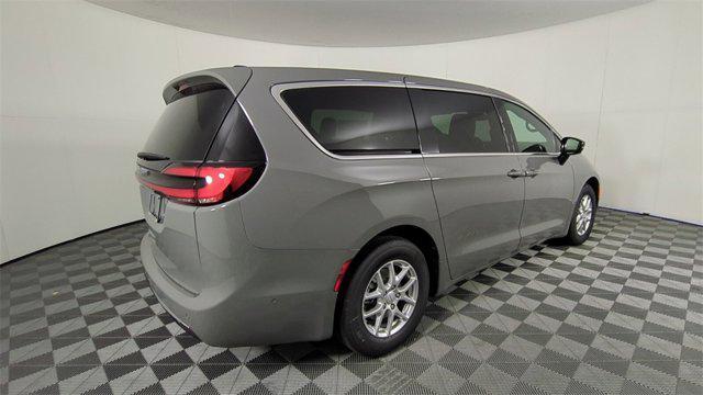 new 2025 Chrysler Pacifica car, priced at $39,367