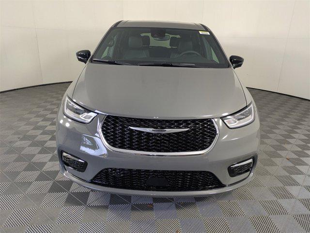 new 2025 Chrysler Pacifica car, priced at $39,367
