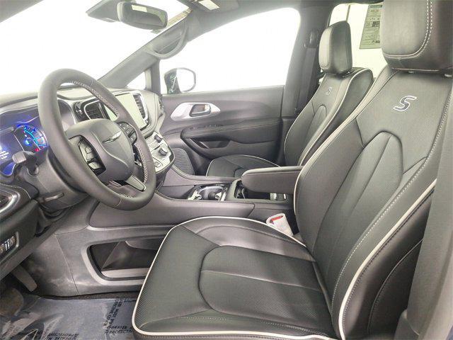 new 2025 Chrysler Pacifica Hybrid car, priced at $54,251