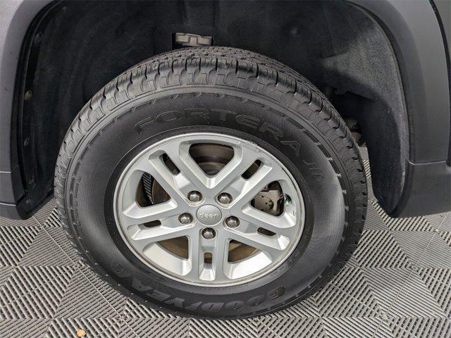 used 2023 Jeep Grand Cherokee car, priced at $23,555