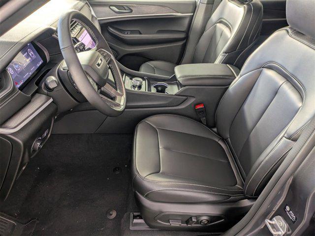 new 2025 Jeep Grand Cherokee car, priced at $40,807