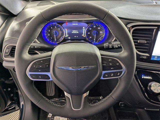 new 2025 Chrysler Pacifica car, priced at $39,367
