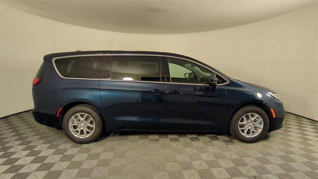 new 2025 Chrysler Pacifica car, priced at $39,367