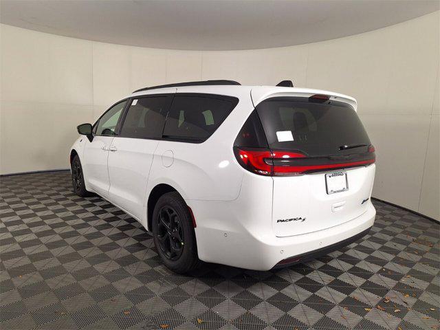 new 2024 Chrysler Pacifica Hybrid car, priced at $60,600