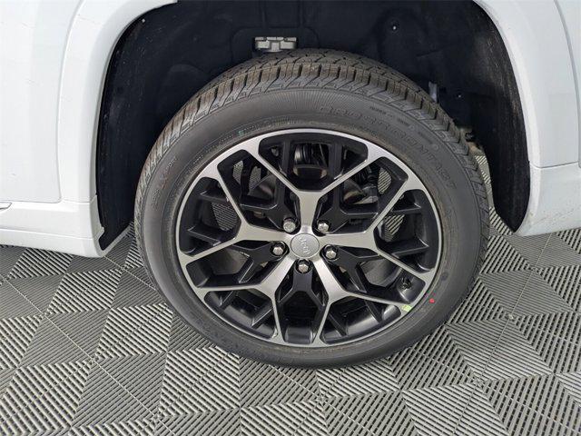 new 2025 Jeep Grand Cherokee car, priced at $60,301