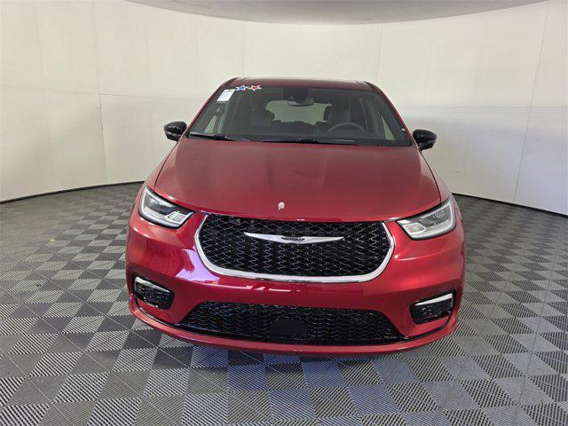 new 2025 Chrysler Pacifica car, priced at $32,400