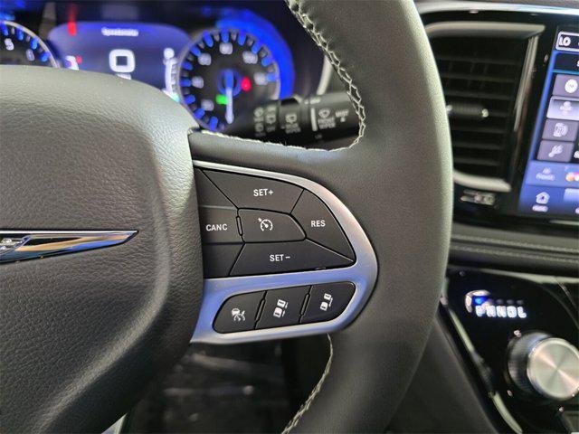 new 2025 Chrysler Pacifica car, priced at $32,400