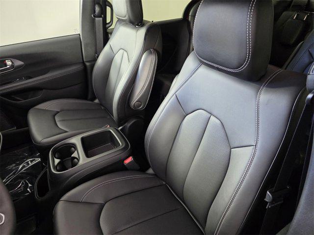 new 2025 Chrysler Pacifica car, priced at $32,400