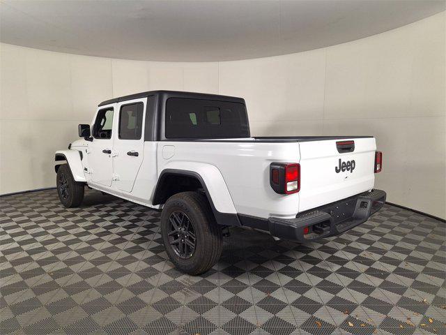 new 2024 Jeep Gladiator car, priced at $40,182