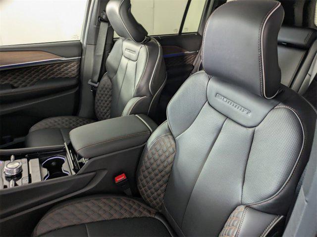 new 2025 Jeep Grand Cherokee car, priced at $54,178