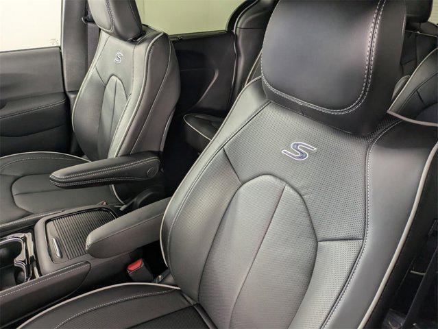 new 2025 Chrysler Pacifica car, priced at $44,655