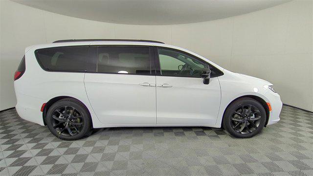 new 2025 Chrysler Pacifica car, priced at $44,655