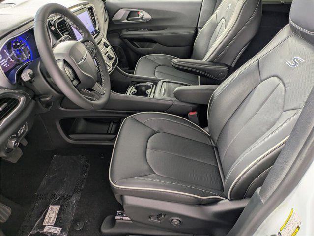 new 2025 Chrysler Pacifica car, priced at $44,655