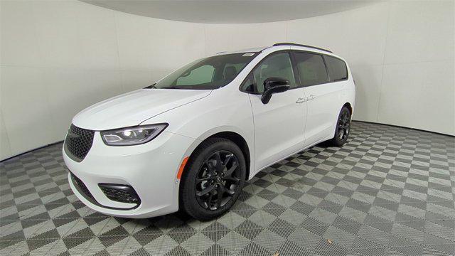 new 2025 Chrysler Pacifica car, priced at $44,655