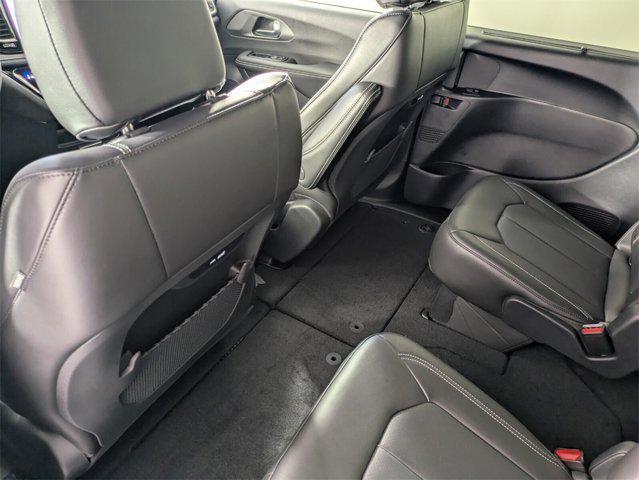 new 2025 Chrysler Pacifica car, priced at $39,367