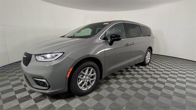 new 2025 Chrysler Pacifica car, priced at $39,367