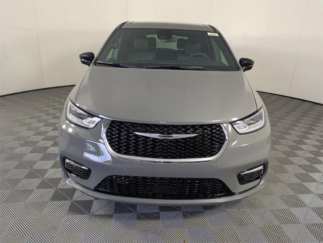 new 2025 Chrysler Pacifica car, priced at $39,367