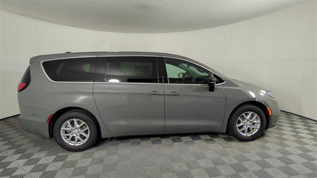 new 2025 Chrysler Pacifica car, priced at $39,367