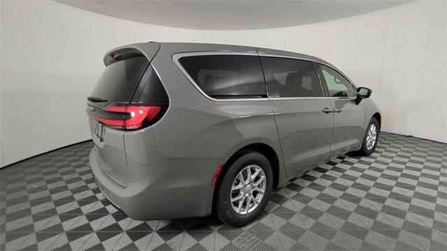 new 2025 Chrysler Pacifica car, priced at $39,367