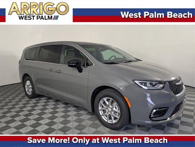 new 2025 Chrysler Pacifica car, priced at $39,367