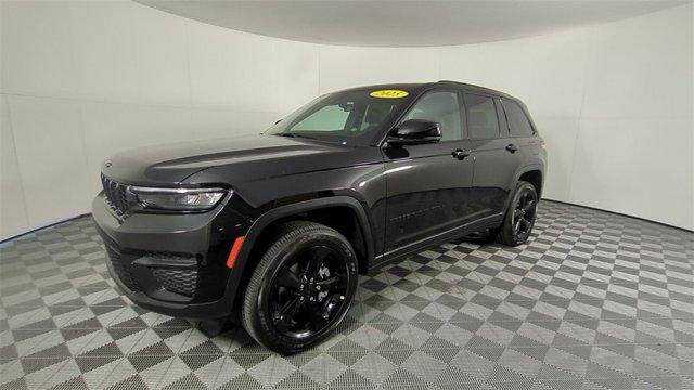new 2025 Jeep Grand Cherokee car, priced at $44,400