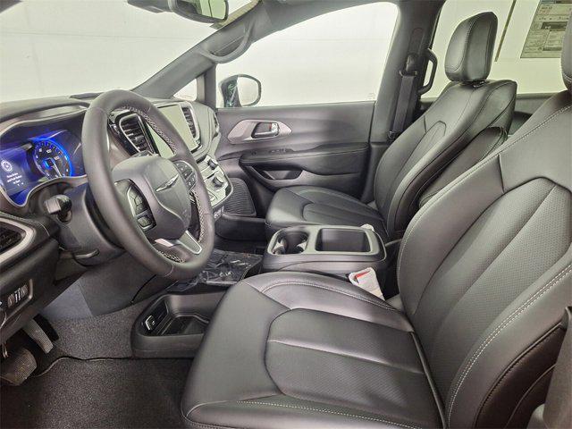 new 2025 Chrysler Pacifica car, priced at $42,920