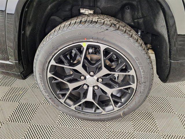 new 2025 Jeep Grand Cherokee car, priced at $58,822