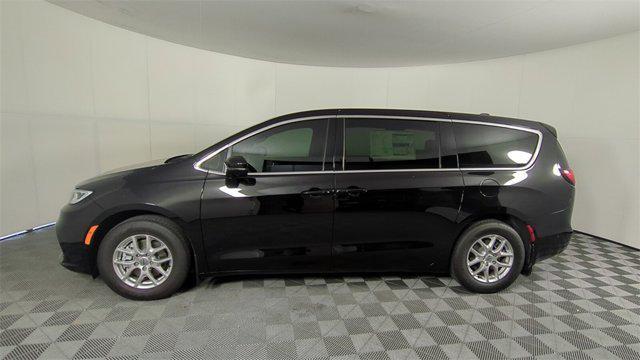 new 2025 Chrysler Pacifica car, priced at $38,917