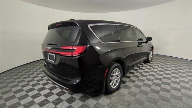 new 2025 Chrysler Pacifica car, priced at $38,917