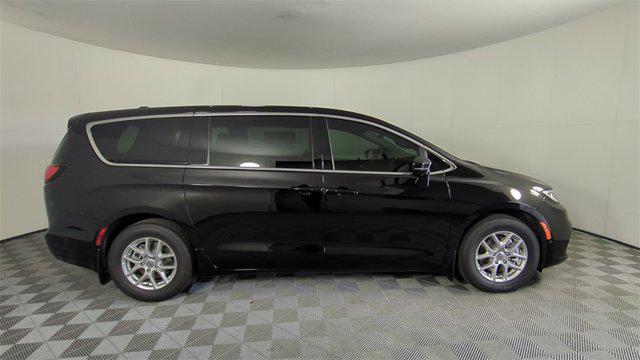 new 2025 Chrysler Pacifica car, priced at $38,917