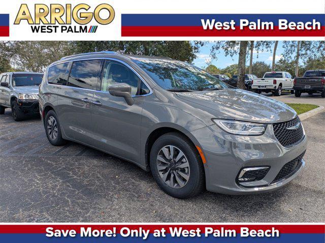 used 2021 Chrysler Pacifica Hybrid car, priced at $19,724