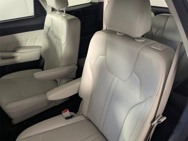 used 2022 Kia Sorento car, priced at $28,154