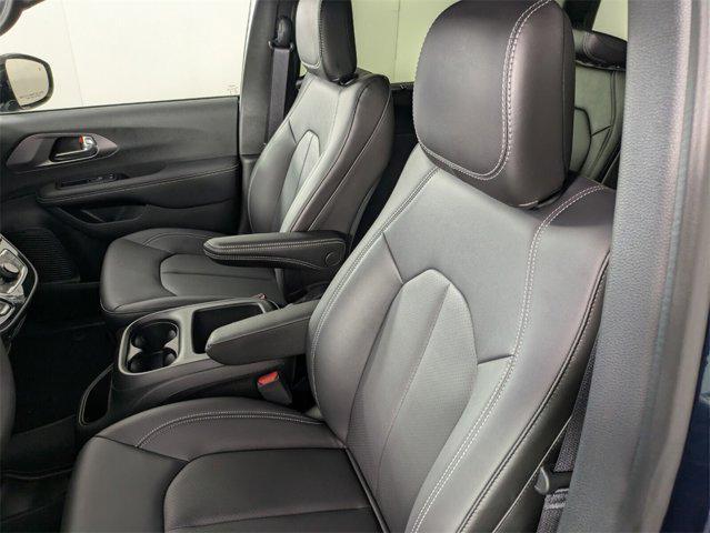 new 2025 Chrysler Pacifica car, priced at $39,367