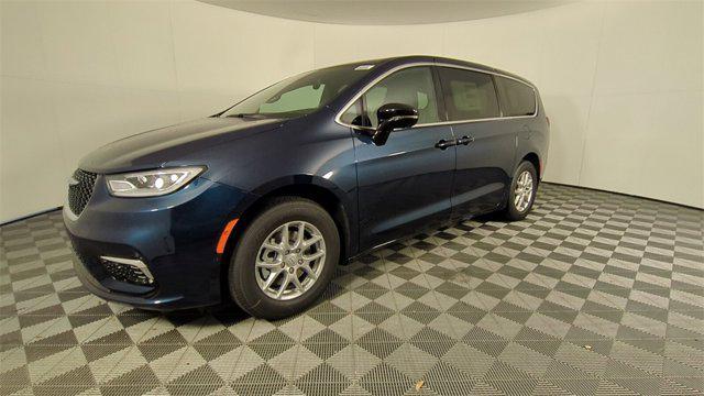 new 2025 Chrysler Pacifica car, priced at $39,367
