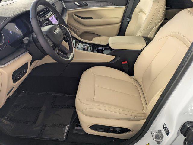 new 2025 Jeep Grand Cherokee car, priced at $32,347