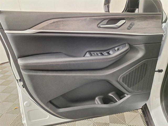 new 2025 Jeep Grand Cherokee car, priced at $38,610