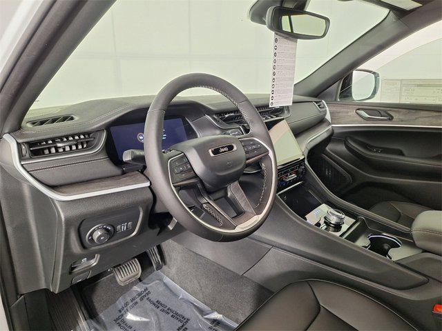 new 2025 Jeep Grand Cherokee car, priced at $40,370