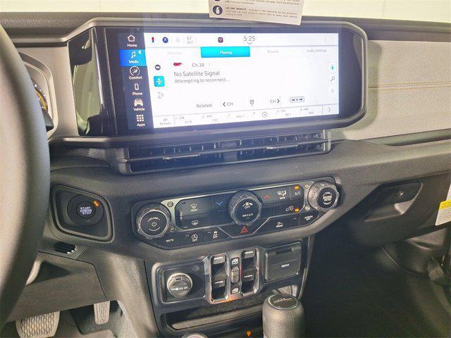 new 2025 Jeep Gladiator car, priced at $40,415