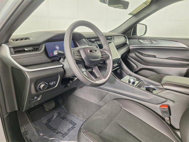 new 2025 Jeep Grand Cherokee car, priced at $42,925