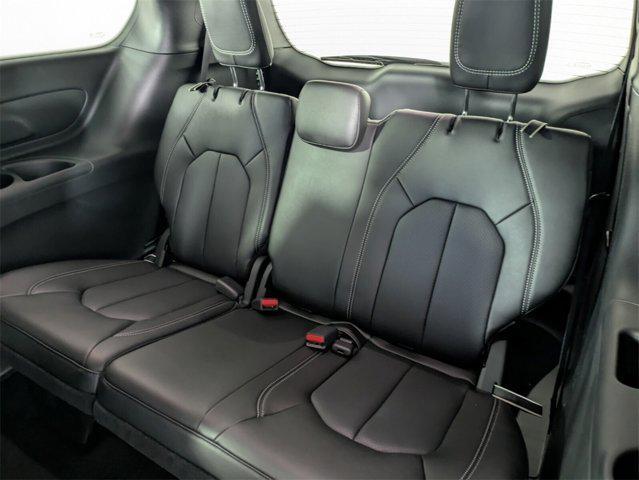 new 2025 Chrysler Pacifica car, priced at $39,367