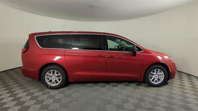 new 2025 Chrysler Pacifica car, priced at $39,367