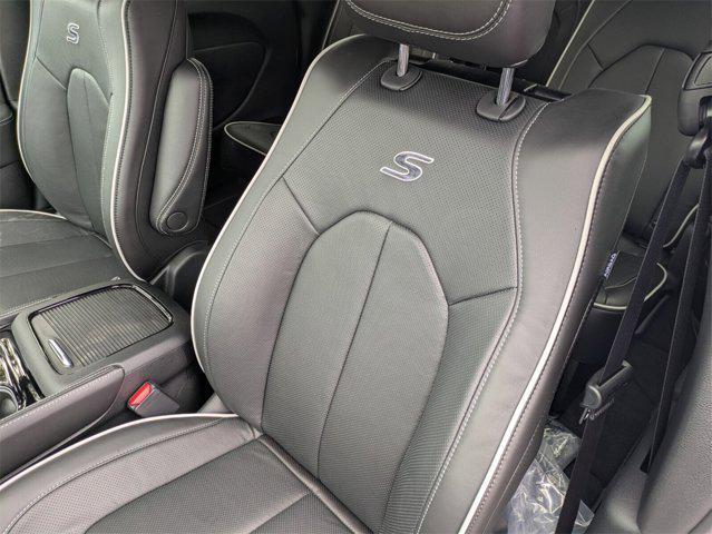 new 2025 Chrysler Pacifica car, priced at $48,768