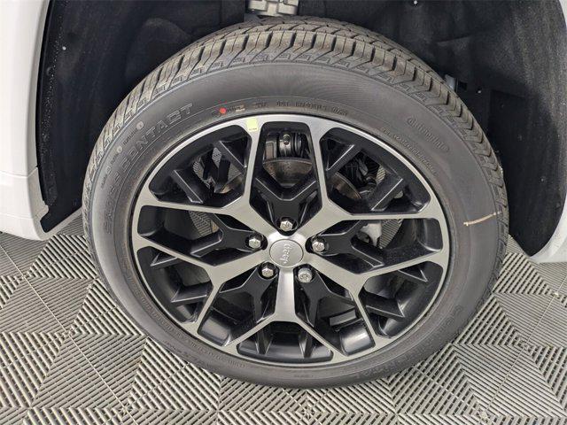 new 2025 Jeep Grand Cherokee car, priced at $59,301