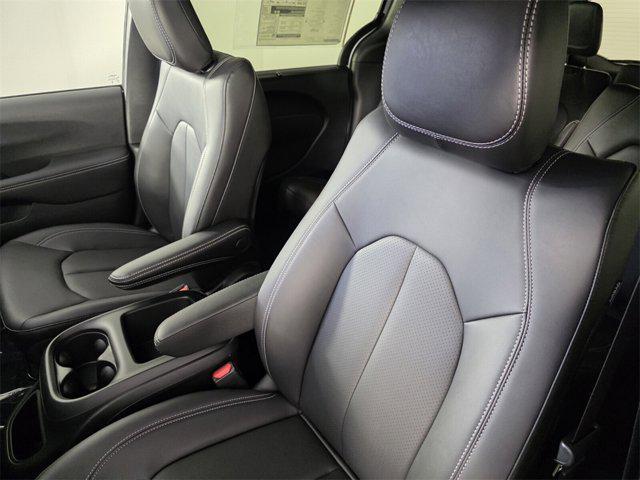 new 2025 Chrysler Pacifica car, priced at $38,917
